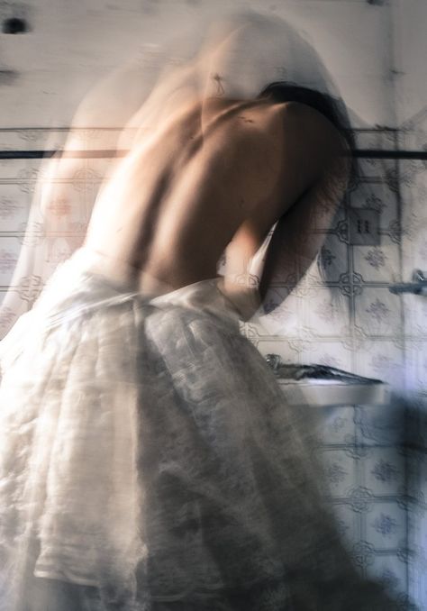 Capturing the Beauty of Blurred Bodies in Motion - My Modern Metropolis Motion Photography, Motion Blur, Foto Art, Photo Projects, Double Exposure, Shutter Speed, Color Photography, Blur, Photo Inspiration