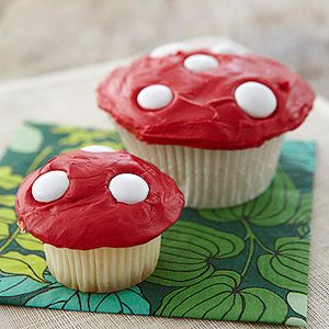 Toadstool cupcakes -- cute for Aria's Alice in Wonderland party! Mushroom Cupcakes, Woodland Fairy Party, Snack Cakes, Alice In Wonderland Tea Party Birthday, Girly Birthday, Fairy Tea Parties, Alice Tea Party, Mad Hatter Party, Alice In Wonderland Birthday