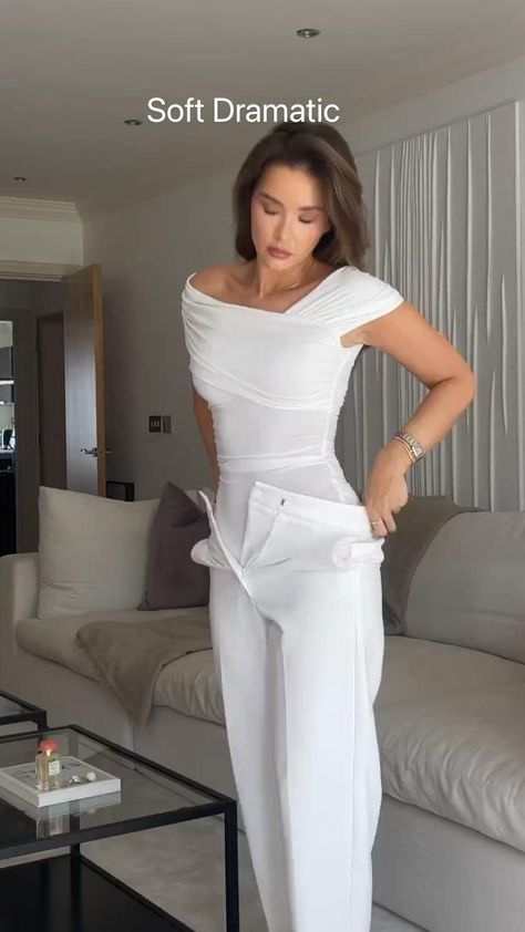 Soft Feminine Outfits, Elegance Dress, Elegant Jumpsuit, Blouse Ideas, Soft Dramatic, Elegant Outfit Classy, Stylish Work Attire, Effortlessly Chic Outfits, Classy Work Outfits