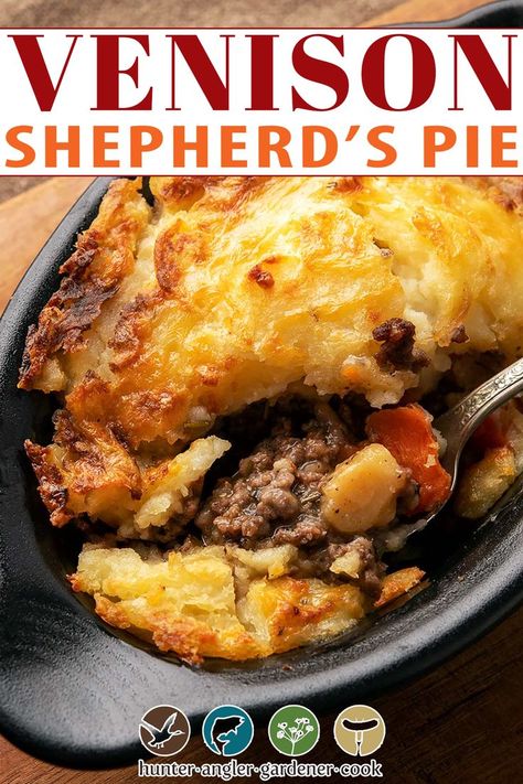 Deer Recipes, Ground Venison, British Dishes, Deer Meat Recipes, Shepherds Pie Recipe, Potato Toppings, Lunch Lady, Venison Recipes, Cottage Pie