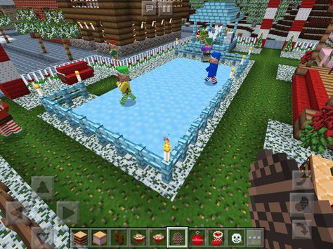 Ice skating rink in the Christmas market Ice Skating Rink Minecraft, Minecraft Ice Rink, Minecraft Ice Skating Rink, Minecraft Mountain House, Minecraft Creative, Minecraft Mountain, Minecraft Idea, Cool Minecraft Creations, Ice Skating Rink