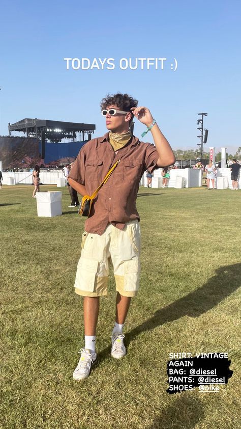 Coachella Outfit Men Festival Fashion, Cochella Outfits Men, Coachella Outfit Ideas Men, Coachella Men Outfit, Guy Rave Outfits, Electro Festival Outfit, Coachella Outfit Men, Tomorrowland Outfit, Men Festival Outfit