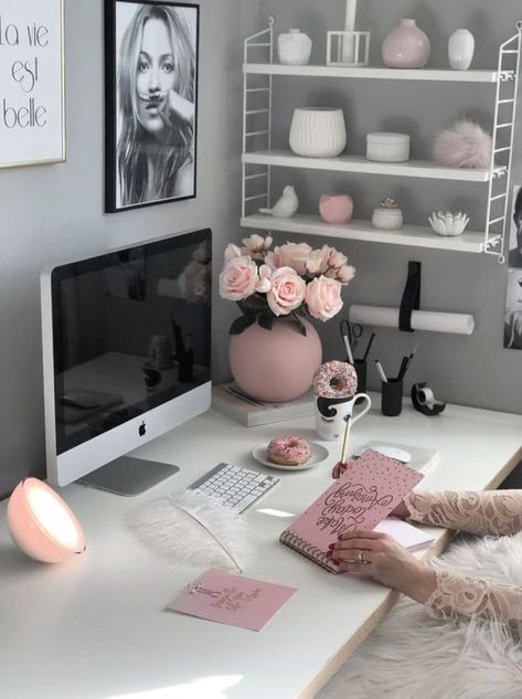 Stylish Ways to Chic up your Home Office | Pretty Perfect Home - Perfete #homedecor #homedecorideas #homeoffice #girlboss Small Home Office Ideas For Men, Feminine Home Offices, Counseling Office, Small Home Office, Home Office Space, Office Setup, Home Office Organization, Trendy Home, A Desk