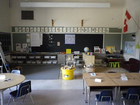 Nice traditional feeling space - proves traditional can be ok too. Reggio Emilia Classroom, Calm Classroom, Reggio Emilia Approach, Reggio Inspired Classrooms, Reggio Emilia Inspired, Inquiry Learning, Reggio Classroom, Teaching Organization, Classroom Layout