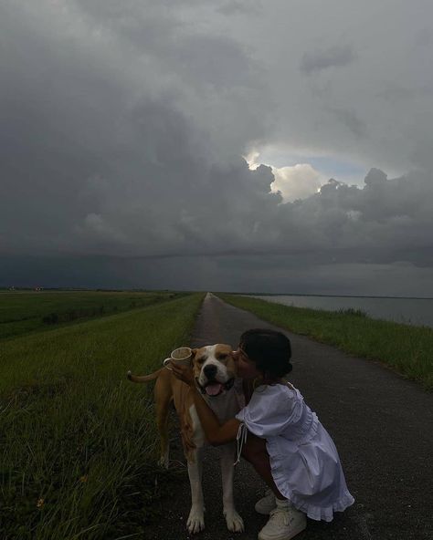 Girl Dog Aesthetic, Jen Ceballos, Girl Night, Dog Pics, Cloudy Day, Girl And Dog, Downtown Girl, Perfect Life, Animals Friends