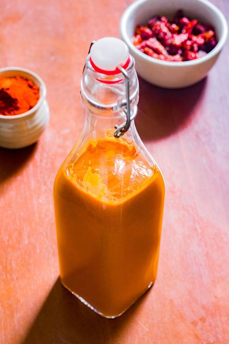 This Smoked Paprika Tomato Dressing has all the essential for a sauce addiction- it is tangy, smokey, a little sweet and extra creamy. Smokey Salad Dressing, Tomato Dressing, Smoked Tomatoes, French Dressing, Lou Lou, Dressing Recipe, Smoked Paprika, Work Ideas, Sun Dried Tomato