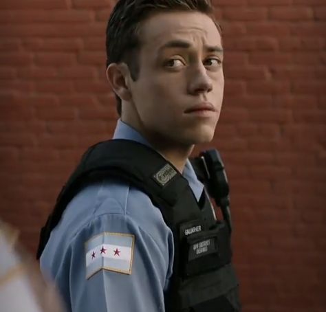 Carl Shameless, Carl Gallagher, Tyler Durden, White Boys, Bad Boy, Cutie Patootie, Police Officer, Mood Pics, Celebrity Crush