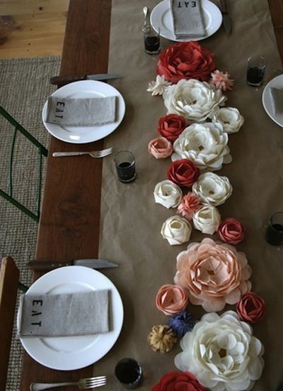 love the flowers and the "eat" on napkins... inspiration idea for foodie wedding theme: eat, drink & be married Paper Flower Centerpieces, Pretty Table Settings, Rustic Paper, Tafel Decor, Centerpiece Table, Paper Flower Decor, Table Runners Wedding, Table Flowers, Diy Table