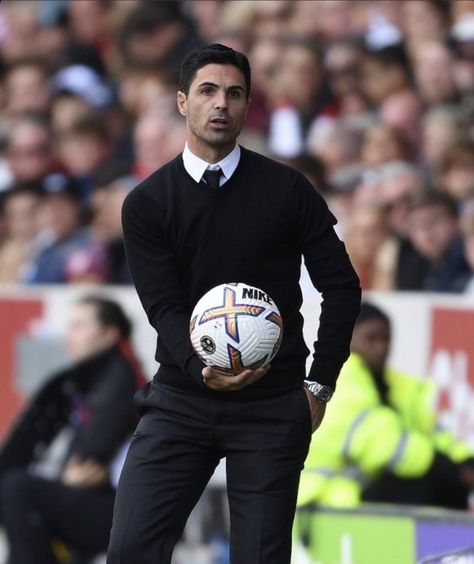 Football Manager Outfits, Manager Football, Football Outfit, Football Stuff, Perfect Husband, Football Manager, Mikel Arteta, Football Outfits, Arsenal Fc