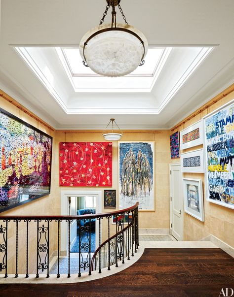 Give your bare walls an artful refresh—no grand renovation needed. | archdigest.com Vik Muniz, Tattoo Modern, Wall Art Ideas, Mandalas Painting, Inspiration Photos, Mandalas Design, Tableau Art, Salon Style, Joanna Gaines