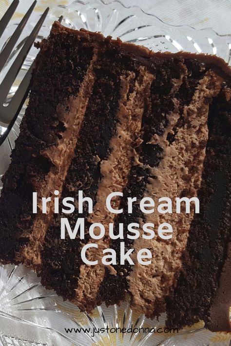 Mousse Cake Filling, Irish Cream Cheesecake, Chocolate Cake With Chocolate Frosting, Irish Cake, Irish Cream Cake, Irish Chocolate, Mousse Cake Decoration, Yummy Chocolate Cake, Cake With Chocolate Frosting