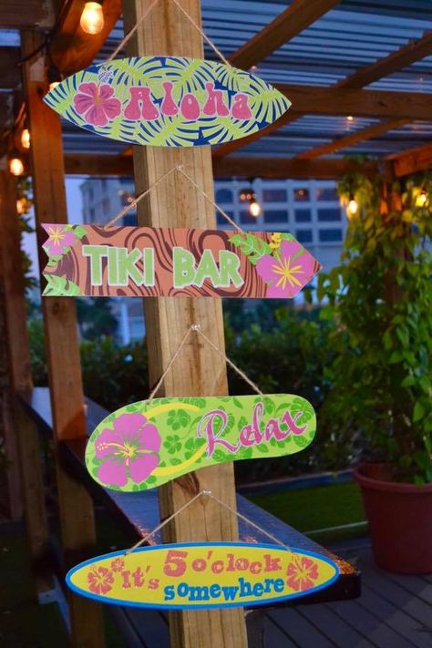 Hawaiian Hallway Decorations, Hawai Party Decoration, Adult Luau Party, Hawiian Party, Beach Theme Party Decorations, Hawaii Themed Party, Hawaii Theme, Beachy Theme, Aloha Party