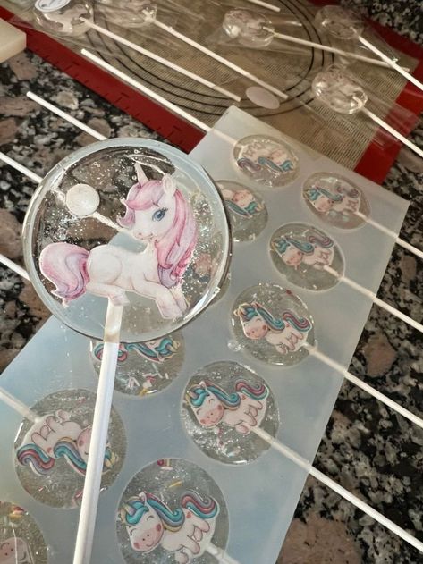 Lollipop Recipe, Weird Toys, Cake Pop Decorating, Honey Spoons, Lollipop Mould, Candy Pop, Baby Birthday Cakes, Cake Decorating Designs, Homemade Candies