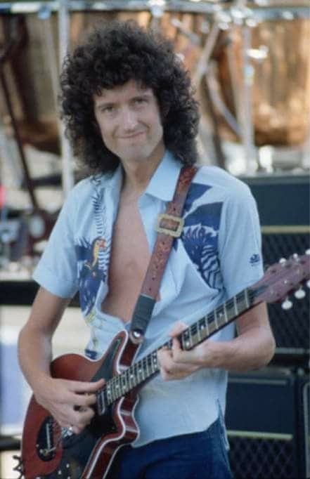 Brian May soundcheck during the South America Tour in 1981. Queen Guitarist, Brain May, Queen Brian May, Queen Bohemian Rhapsody, May Queen, Best Guitarist, Queen Photos, We Will Rock You, Queen Freddie Mercury