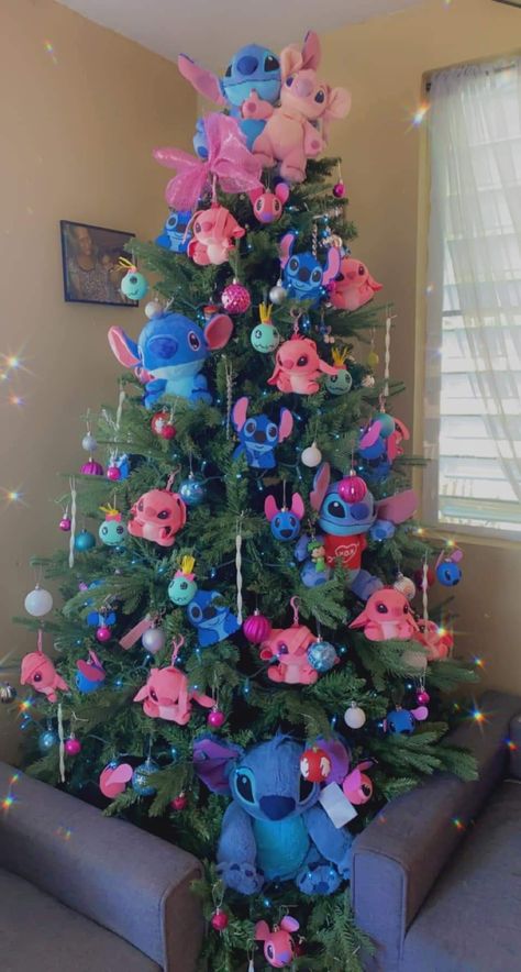 Lilo And Stitch Cake, White Christmas Party, Lilo And Stitch Merchandise, Disney Christmas Decorations, Disney Christmas Tree, Cute Christmas Decorations, Christmas Trees For Kids, Disney Christmas Ornaments, Lilo And Stitch Drawings