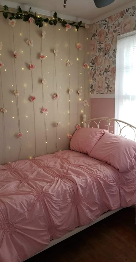 Girly Room Ideas For Teens, Angel Core, Hostel Room, Girly Room Decor, Easy Room Decor, Hiasan Bilik Tidur, Diy Room Decor For Teens, Easy Diy Room Decor, Pixie Hollow