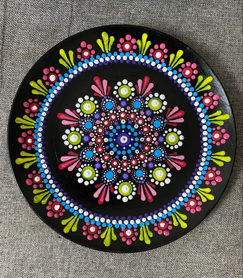 Dot Art On Plates, Plate Mandala Art, Mandala Art On Plate, Ashtray Design, Mandala Plate, Dot Mandela, Paint Pottery, Mandala Dot Art, Dot Mandalas