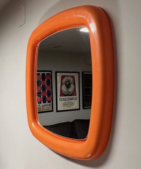 Natavintage - Space Age Orange Plastic Mirror EC Milano, 70s Space Age Bedroom Ideas, Diy Space Age Decor, Space Age Mirror, Space Age Bedroom, 60s Mirror, 70s Things, 1960s Room, 80s Mirror, Age Furniture