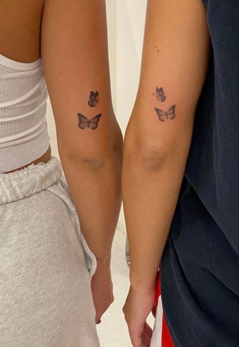 Small Tattoos For Fingers, Dainty Butterfly Tattoos, Maching Tattoos, Places To Get Tattoos, Couple Matching Tattoo, Dainty Butterfly, Butterfly Tattoos For Women, Stylish Tattoo, Matching Couple Tattoos