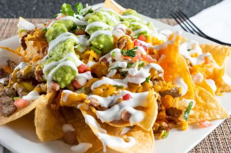 Denny's zesty nachos recipe Bacon Cheese Dips, Nachos Ingredients, Easy Nachos, Easy Chicken Pot Pie, Nachos Recipe, Chicken Pot Pie Recipes, Salsa Verde, Tempeh, Refried Beans