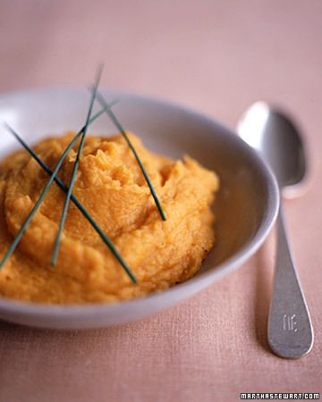 Carrot and Parsnip Puree Parsnip Puree Recipe, Mashed Parsnips, Parsnip Recipes, Parsnip Puree, Produce Recipes, Martha Stewart Recipes, Filling Food, Pureed Food Recipes, Parsnips