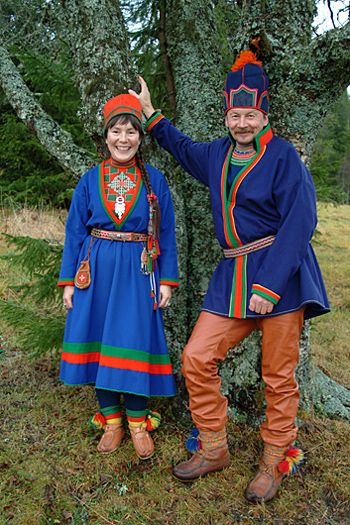 Traditional dresses: The South Saami Sami Clothing Traditional Dresses, Sami Clothing, Iceland Traditional Clothing, Estonian Traditional Clothing, Sami People, Costumes Around The World, Folk Dresses, Samara, Traditional Fashion