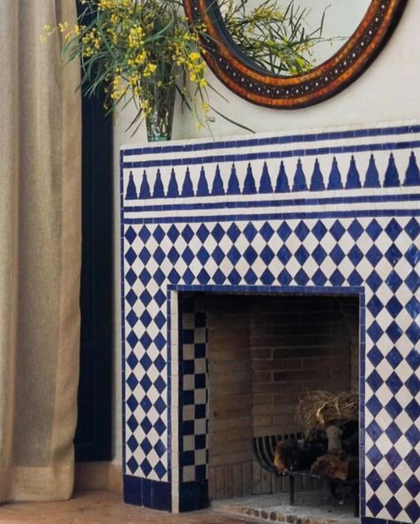 Blazing trails with these checkered fireplaces and heating up the feed🔥 it’s lit, literally! Will I ever get enough of checkerboard? Nope 💁🏻‍♀️ #checkerboard #fireplace image credit below: 01 - @pierrepassebon ‘s Paris apartment with sixteenth-century Italian marble fireplace via. @houseandgardenuk | 📸 @francoishalard 02 - @kellywearstler ‘s @sanfranciscoproper ✨ 03 - beautiful blue-tiled fireplace designed by @jesseparrislamb with tiles by the brilliant @sarah_balineum | 📸 @isabellebaldwin... Tile Fireplace No Mantle, Fun Tile Fireplace, Vintage Fireplace Tile, Funky Fireplace, Moroccan Fireplace, Spanish Fireplace, Unique Fireplaces, Tile Fireplace Surround, Tiles Fireplace