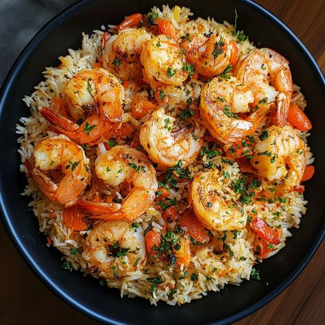 Fried Rice with Shrimp 📋 Ingredients: 300 g peeled shrimp 🍤 2 cups of cooked rice 🍚 1 red onion 2 cloves of garlic 1 red pepper 1 handful of green peas 🌱 2 eggs 🥚 3 tablespoons of soy sauce 🥢 2 tablespoons of olive oil Salt and pepper to taste 🥣 Instructions: 🍤 In a pan, heat a tablespoon of olive oil over medium heat. Add the peeled shrimp to the pan and cook until pink and opaque. Reserve. In the same pan, add another tablespoon of olive oil. Sauté the chopped red onion and minced garl... Pescatarian Recipes Breakfast, Shrimp Recipes With Rice, Shrimp And Fries, Sea Food Recipes, Fried Rice With Shrimp, Rice With Shrimp, Shrimp Fried Rice Recipe, Healthy Food Inspiration, Cooked Rice