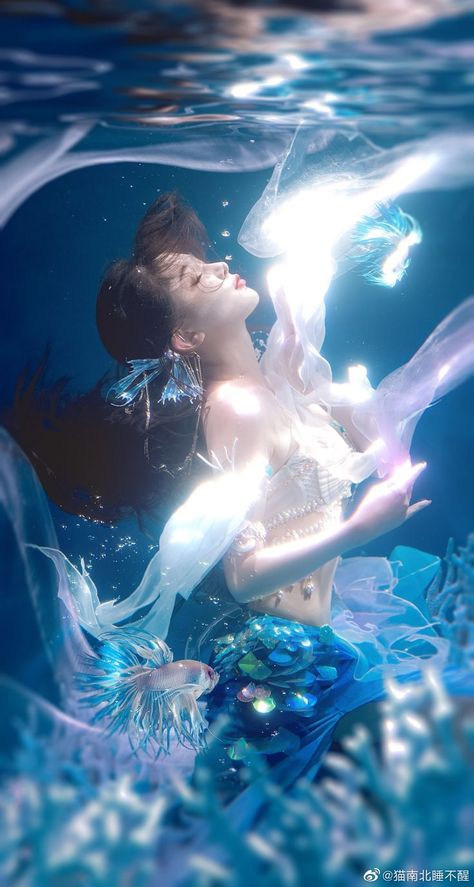 Underwater Model, Pretty Artwork, And I Love You, Face Drawing Reference, Mermaid Aesthetic, Female Pose Reference, Underwater Photos, Human Poses Reference, Photoshoot Concept