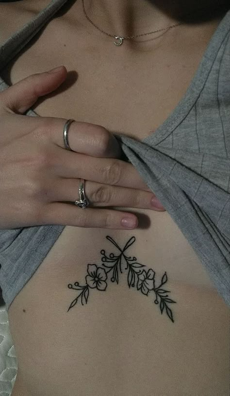 Sacrum Tattoo Women, Delicate Sternum Tattoo Women, Tattoo Sternum Women, Woman Sternum Tattoo, Sternum Tattoo Women Flowers, Cute Sternum Tattoo Women, Vibey Tattoos, Plus Size Sternum Tattoo, Floral Sternum Tattoo Women