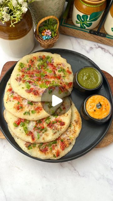 Easy Uttapam Recipe, Rawa Uttapam Recipe, Uttapam Recipe Indian Breakfast, Instant Uttapam Recipe, Oats Uttapam Recipe, Easy South Indian Breakfast Recipes, Suji Uttapam Recipe, Rava Recipes Indian Breakfast, Suji Breakfast Recipes