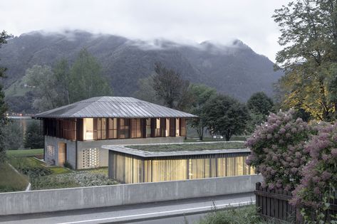 Steiner Architecture, Eco Brutalism, Hip Roof Design, House On Lake, Concrete Siding, White Staircase, Stunning Homes, Louis Kahn, Wooden Shutters