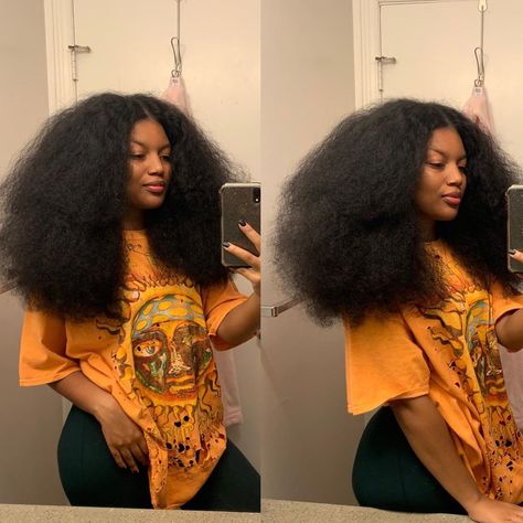 @mocurlsss shared a photo on Instagram: “Decided to blow my hair out today😊 I use several heat protectants prior to blowing it out and I put my hair in large twist so it’s…” • Oct 8, 2020 at 1:09am UTC Healthy Black Hair, Glowing Hair, Beautiful Black Hair, Beautiful Natural Hair, Pelo Afro, Curly Hair Styles Easy, Natural Hair Beauty, Long Natural Hair, Natural Hair Inspiration