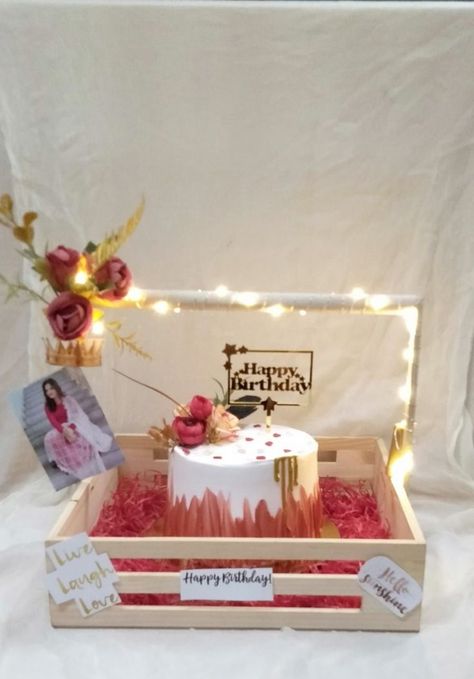 Birthday Hampers For Best Friend, Birthday Trays Gift Ideas, Gift Ideas For Bhabhi, Cake Hampers Ideas, Cake Hampers Gift Ideas, Birthday Gift Hamper Ideas, Birthday Hampers For Him, Birthday Hamper Ideas, Cake Hamper