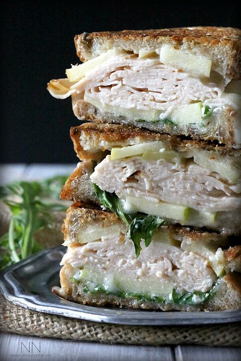 Maple Mayo, Brie Panini, Turkey Apple, Apple Brie, Sandwich Vegetarian, Panini Recipes, Burgers Sandwiches, Turkey Sandwiches, Think Food