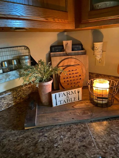 Western Countertops, Western Kitchen Counter Decor, Kitchen Bar Decor Countertops, Western Kitchen Table Centerpiece, Cow Kitchen Decor Farmhouse Style, Small Western Kitchen Table, Antique Farmhouse Kitchen, Kitchen Black Counter, Counter Top Decor