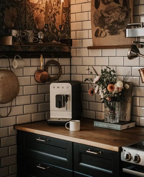 Deco Studio, Dark Home Decor, Dark Home, Copper Pots, Dream House Decor, Dream Home Design, Decoration Design, House Inspiration, A Kitchen