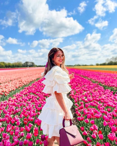 Poses In Tulip Garden, Tulip Garden Photoshoot Ideas, Photos In Tulip Field, Pictures In Tulip Fields, Tulip Field Photo Ideas, Tulip Field Photoshoot Photo Ideas, Tulip Farm Poses, Kashmir Tulip Garden Photoshoot, Tulips Field Photoshoot