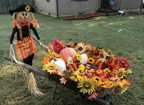 Fall Decorations With Wheelbarrow, Fall Decor With Wheelbarrow, Fall Farm Outdoor Decor, Fall Hay Wagon Display, Fall Outdoor Decor Diy Yard Decorations, Fall Decorating With Wheelbarrow, Outdoor Fall Decor Ideas Wheelbarrow, Wagon Wheel Decor Outdoor Fall, Fall Decor Around Tree Outside