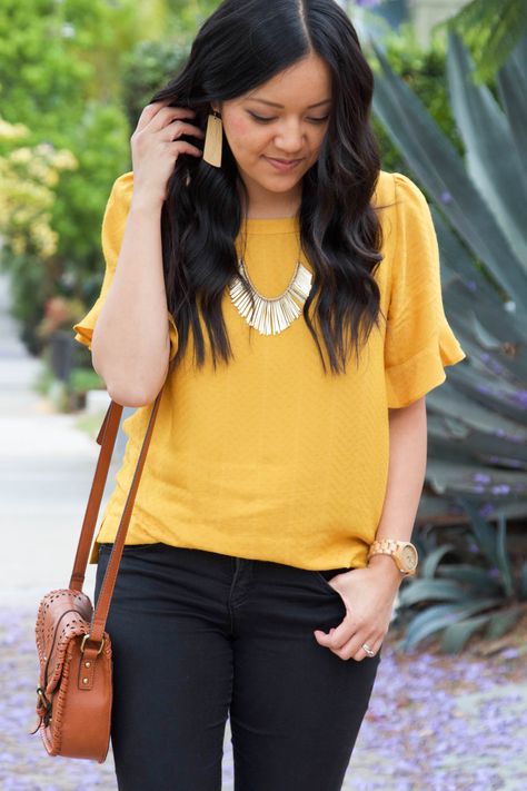 Marigold blouse and black jeans casual outfit details 1 Yellow Blouse Outfit, Yellow Top Outfit, Yellow Shirt Outfit, Knitted Top Outfit, Cognac Bag, Top Spring Outfits, Autumn Fashion Work, Mustard Yellow Blouse, Black Pants Outfit