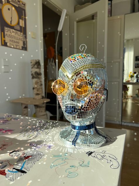 Styrofoam Head Crafts, Mannequin Head Decor, Identity Sculpture, Disco Ball Mannequin, Decorated Mannequin Heads, Disco Ball Head, Mosaic Mannequin, Disco Room, Mosaic Mannequin Torso