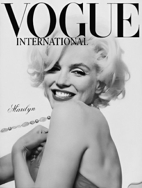 90s Vogue Covers, Marilyn Monroe Poster, Fashion Dream Job, Vogue Vintage, Vogue Magazine Covers, Marilyn Monroe Photos, Poster Room, Vogue Covers, Famous Photographers