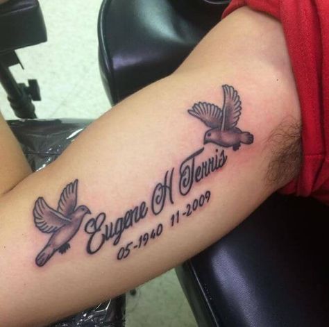 Simple Memorial Tattoos, Parents Tattoo, Rip Tattoos For Dad, Rip Tattoos For Mom, Info Tattoo, Tattoos For Dad Memorial, Memorial Tattoo Quotes, Memorial Tattoo Designs, Grandma Tattoos