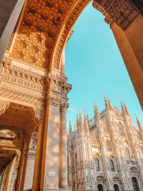 Inspi Photo, Milan Travel, Italy Vibes, Cities In Italy, Italy Aesthetic, Voyage Europe, Hand Luggage, Milan Italy, Beautiful Places To Travel