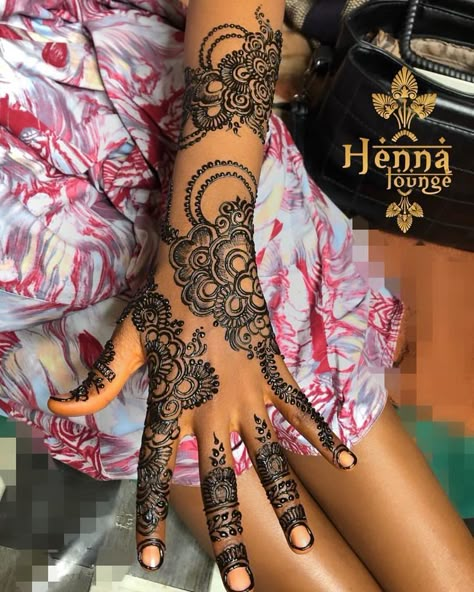 Henna Designs Long Hand, Ugly Henna Designs, Flower Henna Designs Hands, Henna Art Designs Hand, Henna Designs With Flowers, Eid Henna Designs Somali, Henna Designs African, Henna Flower Designs Hand, Somali Henna Designs Simple