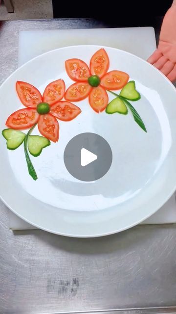 xiaoxiaoTG on Instagram: "A very remarkable creation" Stereo Love, Cucumber Flower, Dough Art, Deco Fruit, Decorações Com Comidas, Amazing Food Decoration, Fruit And Vegetable Carving, Food Artists, Amazing Food Art