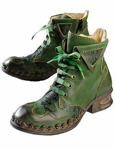 Nice boots... Green Ankle Boots, Green Boots, Estilo Hippie, Skirt Maxi, Fantasy Clothing, Fantasy Fashion, Character Outfits, Larp, Suho