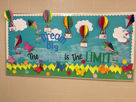 Dream Bulletin Board Ideas, Dream Big Bulletin Board Ideas, School Bulletin Boards Spring, Classroom Layout Ideas Elementary, Hot Air Balloon Classroom Theme, Kindergarten Bulletin Board, Kindergarten Classroom Design, Class Board Decoration, Math Classroom Posters