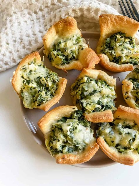 Spinach Dip Bites - Lovely Delites Spinach Artichoke Cups, Easy Crescent Roll Recipes, Baby Shower Appetizers, Yummiest Food, Easy Crescent Rolls, Shower Appetizers, Best Holiday Appetizers, Walnuts Recipe, Christmas Appetizers Easy