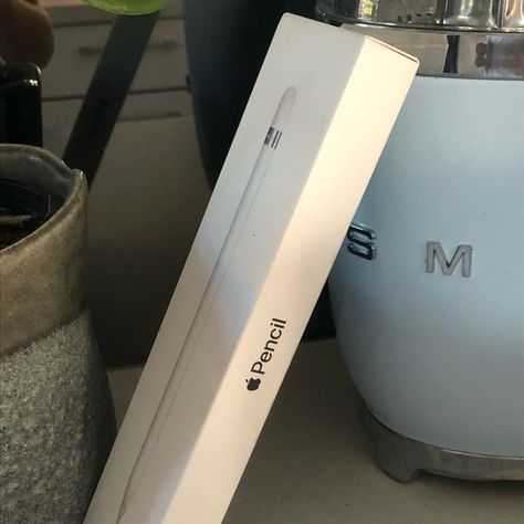 Apple Pencil 1st generation ||Great Condition + box female adapter and extra tip Apple Pencil Aesthetic, Apple Pencil 1st Generation, Apple Aesthetic, Birthday Stuff, Millionaire Lifestyle, Iphone Accessories, Apple Pencil, I Got It, Mobile Accessories